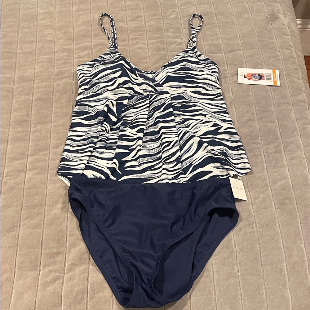 NWT Navy and White Zebra Print woman’s 2 piece Tankini swim-Size M